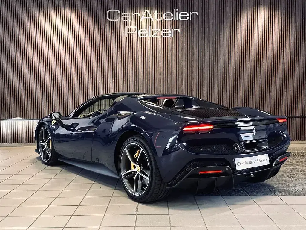 Gebraucht Ferrari 296 829 PS (609 kW) 2023 Blau Cabrio