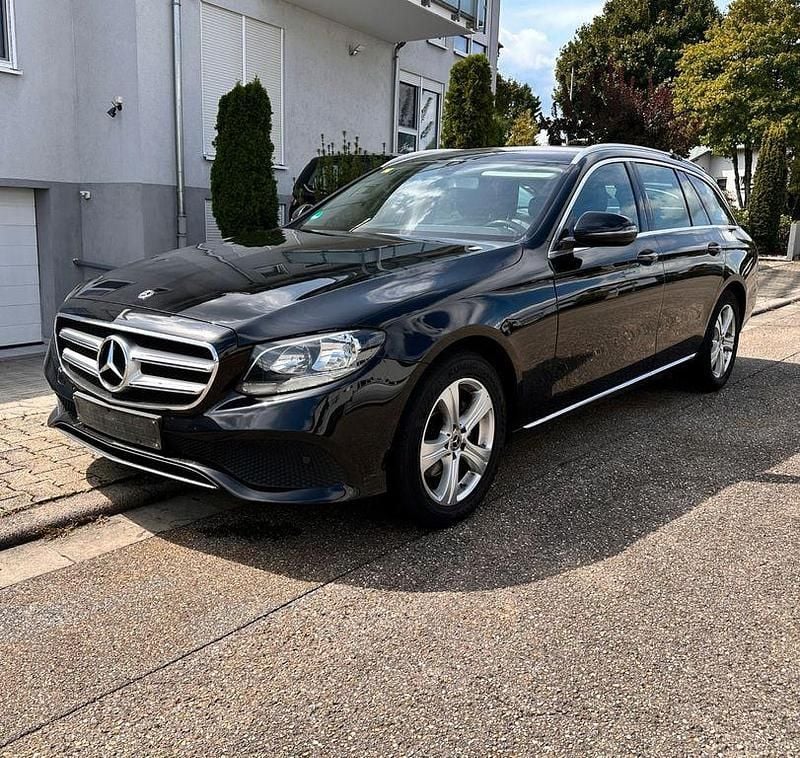 Schwarz Gebraucht 2018 Mercedes E200 Kombi | 11.400 € (Teuer) - Bild 1/4
