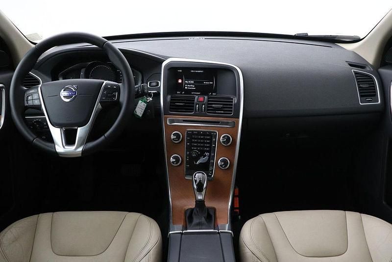 Gebraucht Volvo XC60 R-Design 190 PS (139 kW) 2016 Schwarz SUV