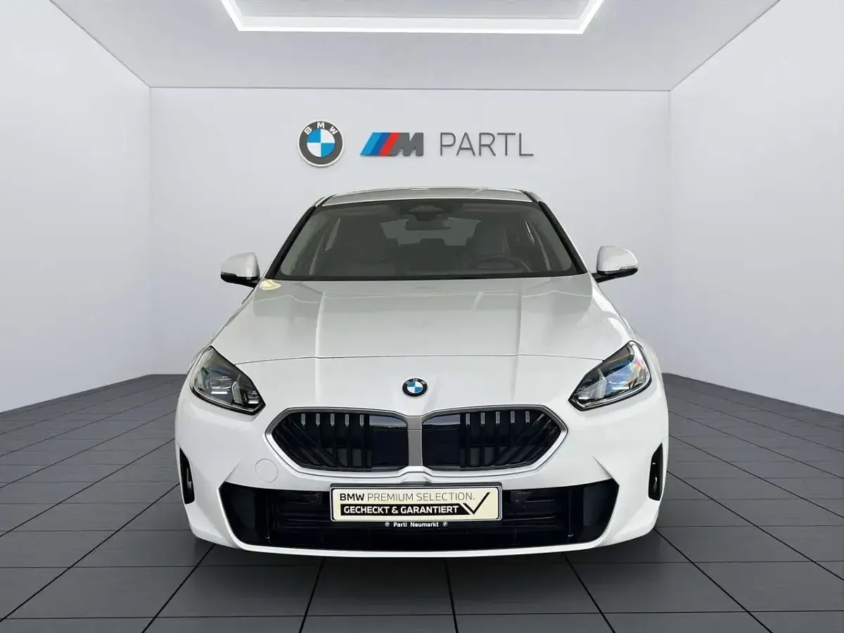 Gebraucht BMW 120 Sport Line 170 PS (125 kW) 2025 Alpinweiß uni Kleinwagen