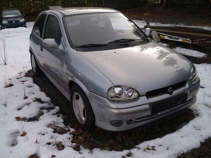 Silber Gebraucht 1993 Opel Corsa Limousine | 3.900 € - Bild 1/4