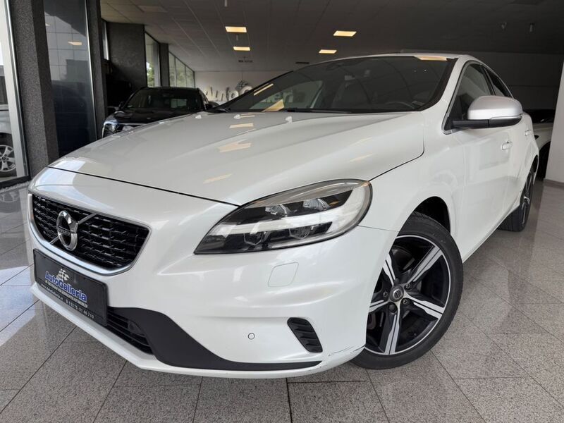 Weiß Gebraucht 2018 Volvo V40 R-Design Kombi | 11.999 € (Fairer Preis) - Bild 1/4