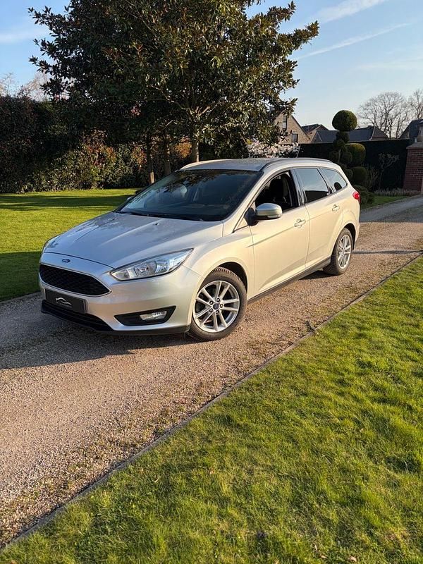 Gebraucht Ford Focus Trend 125 PS (91 kW) 2015 Silber Kombi