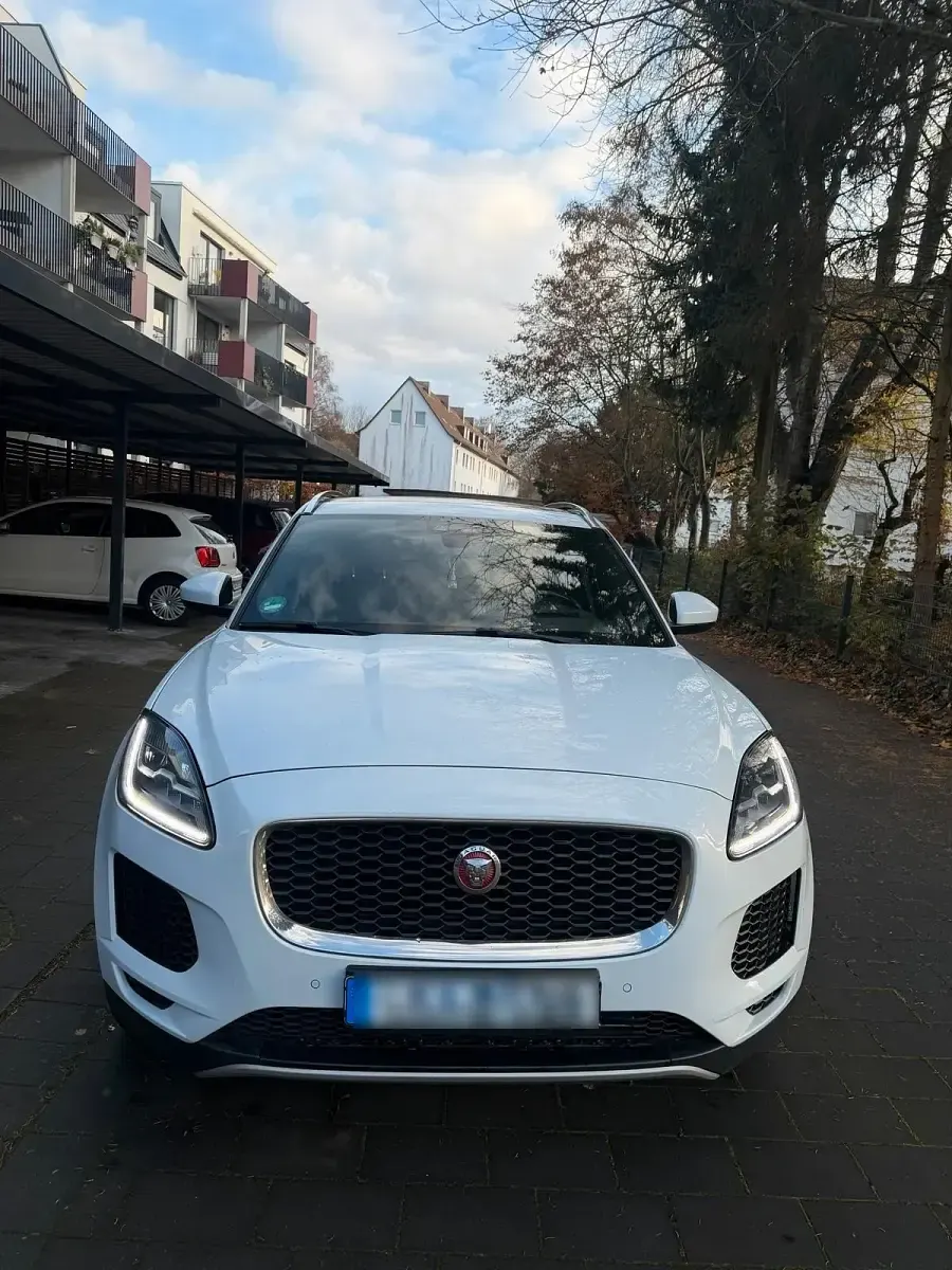 Begagnad Jaguar E-Pace 180 HK (132 kW) 2018 Vit SUV