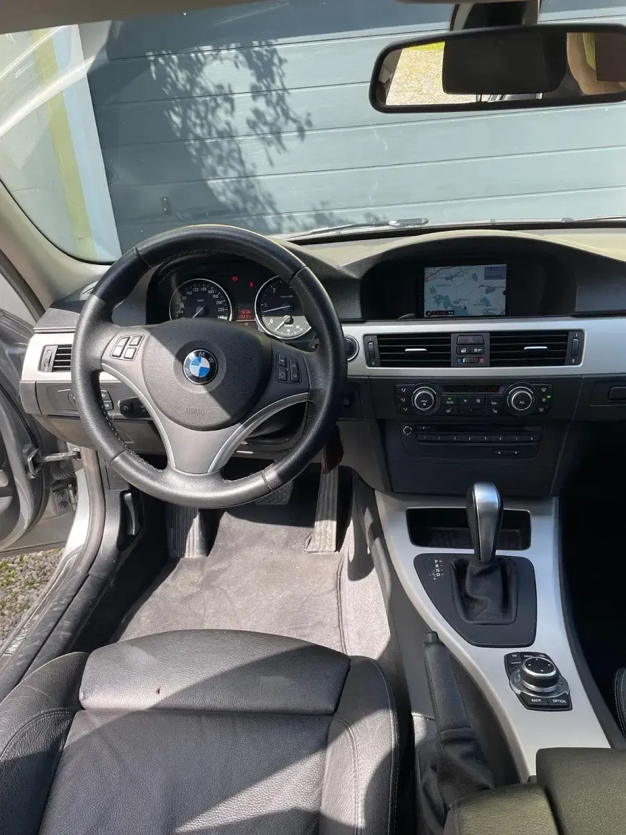 Gebraucht BMW 330 245 PS (180 kW) 2011 Grau Limousine