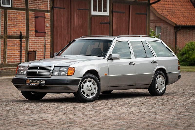 Silber Gebraucht 1991 Mercedes E250 Kombi | 16.900 € - Bild 1/4