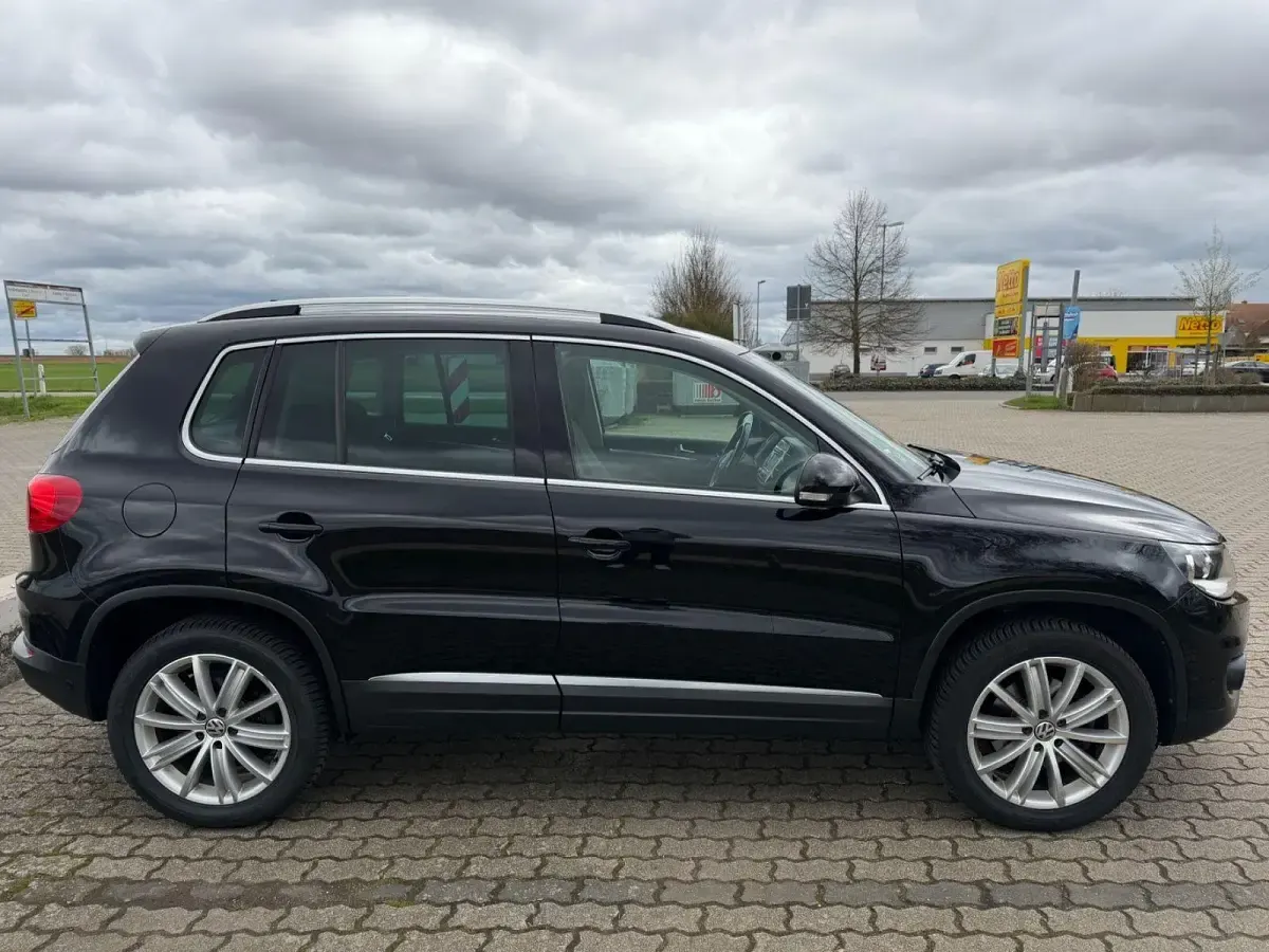 Gebraucht VW Tiguan Sportline 179 PS (131 kW) 2012 Schwarz SUV