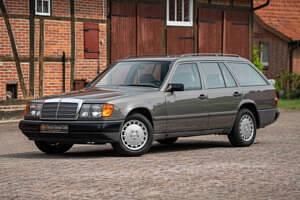 Grau Gebraucht 1989 Mercedes 200 Kombi | 14.900 € - Bild 1/4