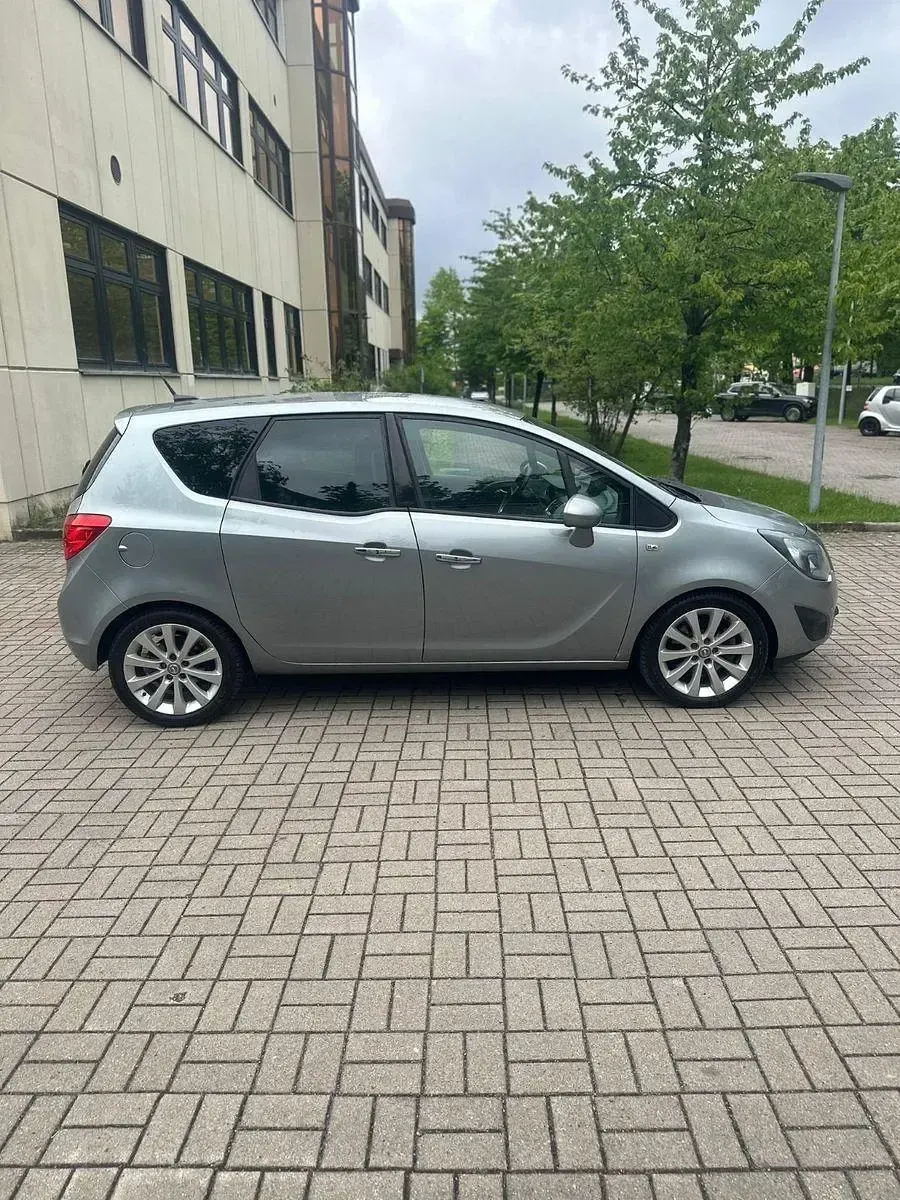Gebraucht Opel Meriva Innovation 101 PS (74 kW) 2011 Silber Van / Kleinbus