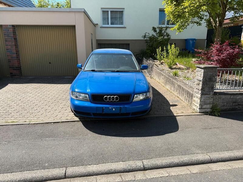 Blau Gebraucht 1998 Audi A4 Kombi | 1.800 € (Etwas zu teuer) - Bild 1/4