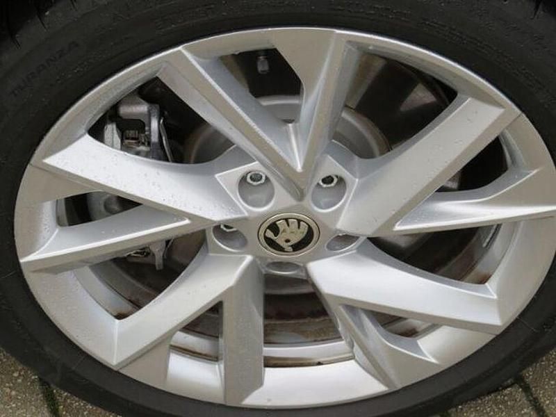 Gebraucht Skoda Superb Selection 204 PS (150 kW) 2024 Gelb Limousine