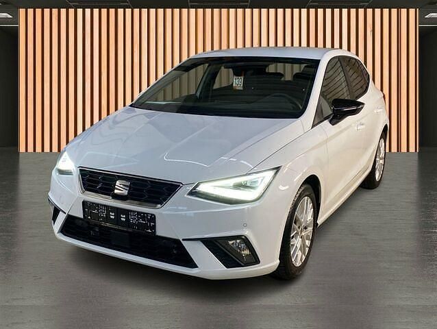 Weiß nevada weiß (metallic) Gebraucht 2024 Seat Ibiza FR Limousine | 19.890 € (Fairer Preis) - Bild 1/2