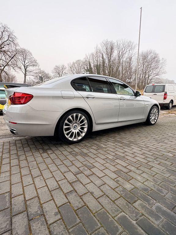 Gebraucht BMW 550 Sport Line 408 PS (300 kW) 2011 Silber Limousine