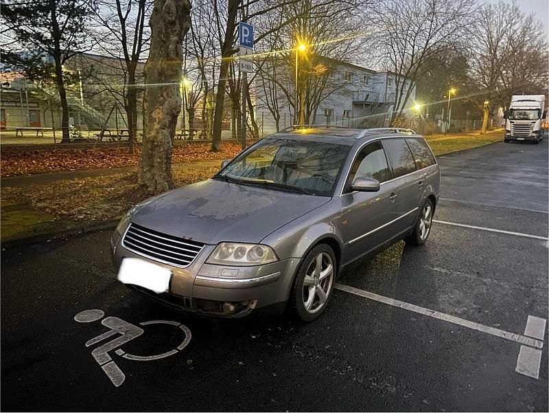 Grau Gebraucht 2003 VW Passat Kombi | 800 € (Superpreis) - Bild 1/4
