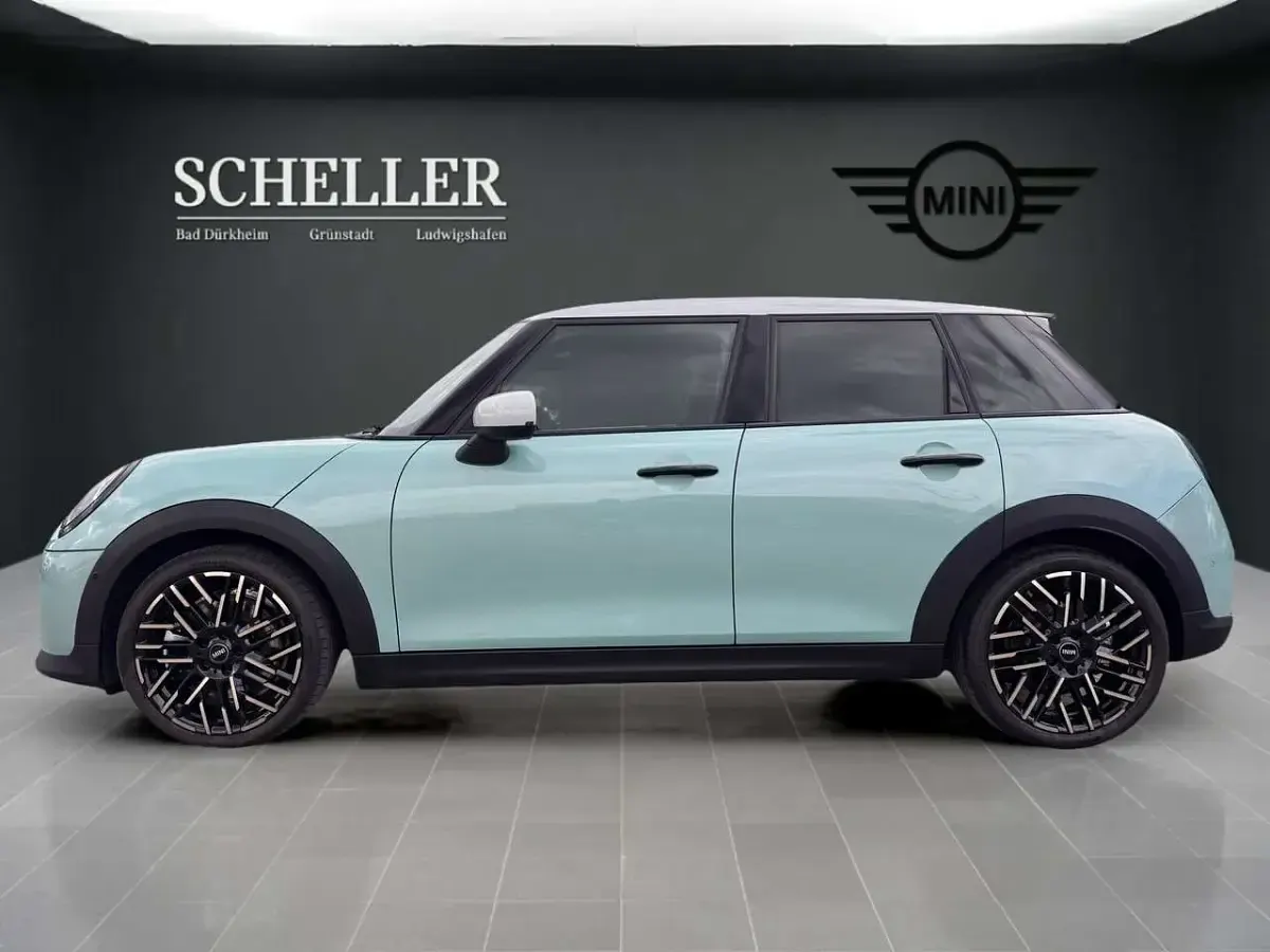 Gebraucht Mini Cooper S Favoured 204 PS (150 kW) 2024 Ocean wave green Kleinwagen