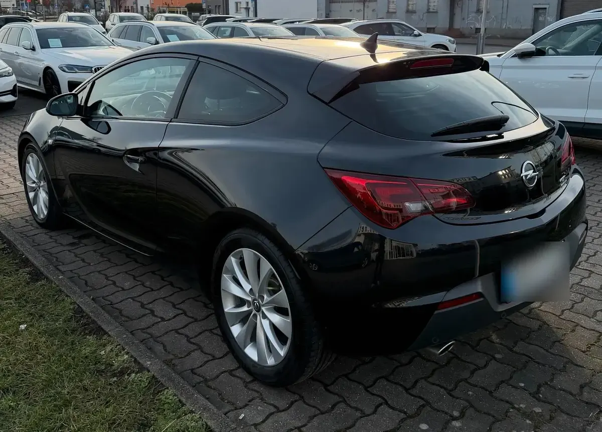 Second-hand Opel Astra Basis 165 CP (121 kW) 2015 Negru Hatchback