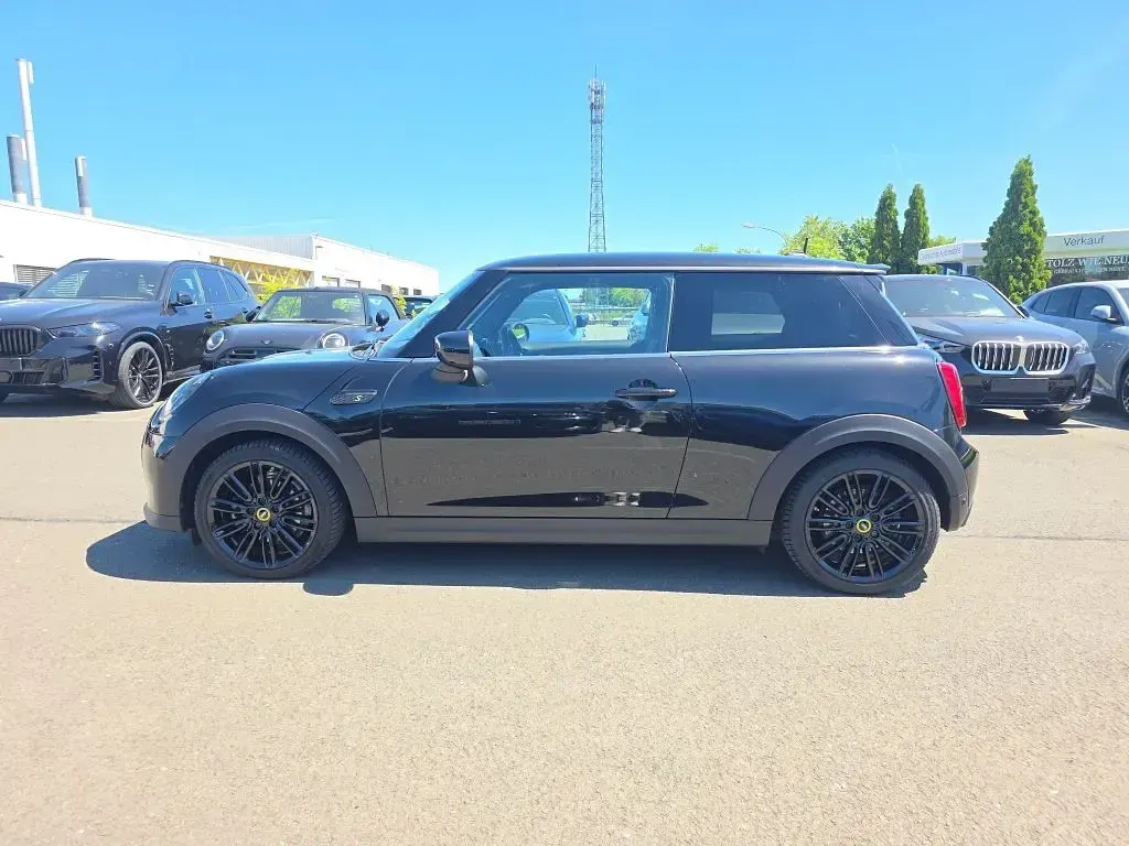 Gebraucht Mini Cooper SE 135 kW (184 PS) 2023 Schwarz Kleinwagen