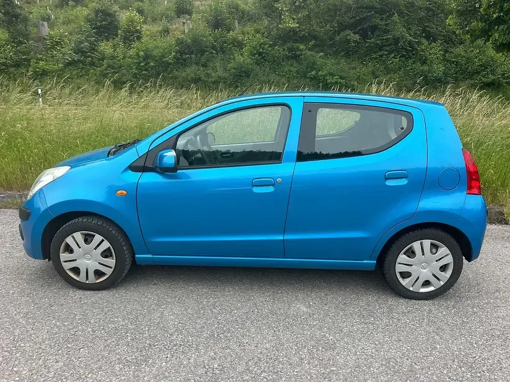 Gebraucht Nissan Pixo Acenta 68 PS (50 kW) 2011 Blau Kleinwagen