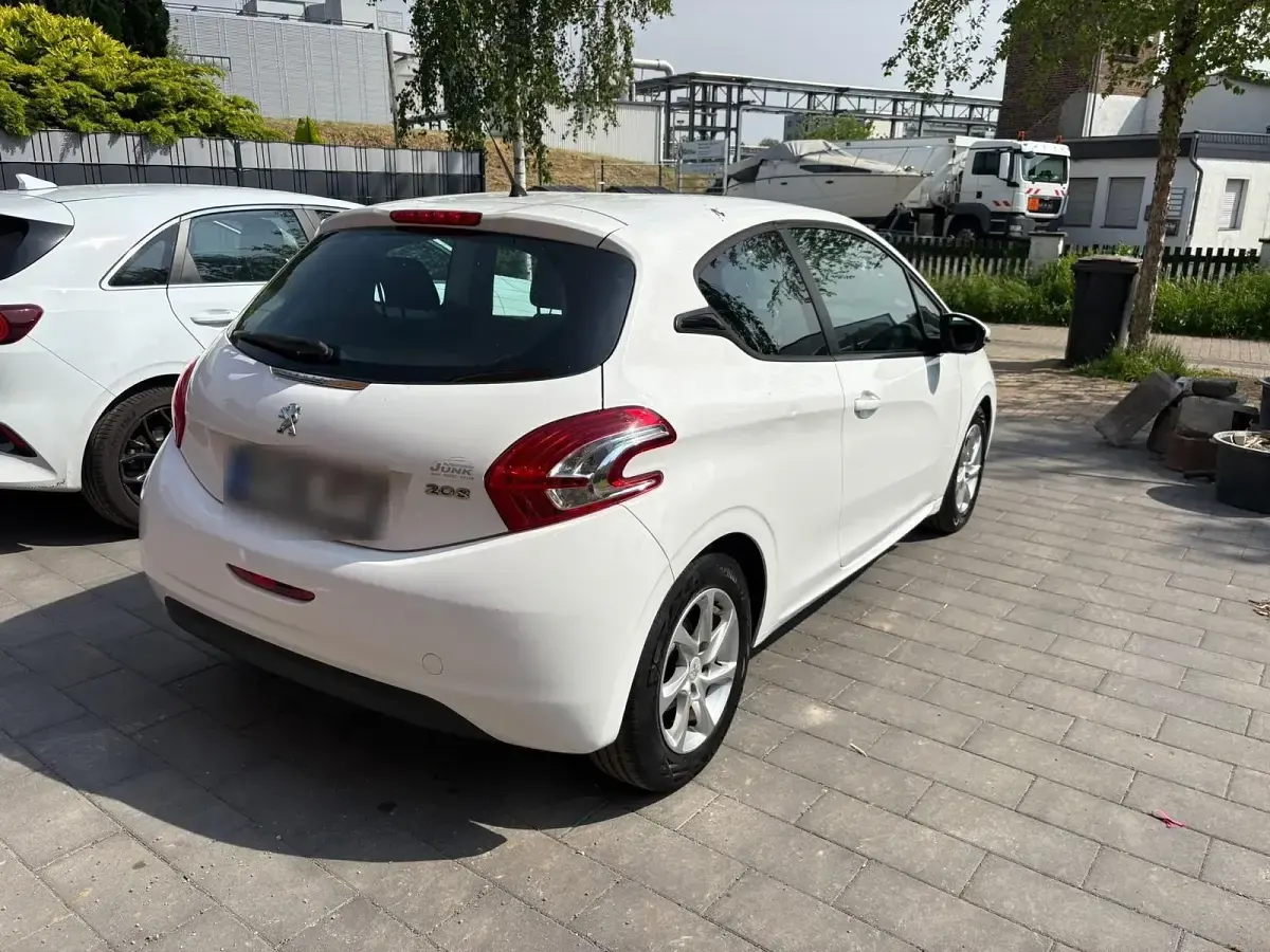 Gebraucht Peugeot 208 95 PS (69 kW) 2012 Weiß Kleinwagen