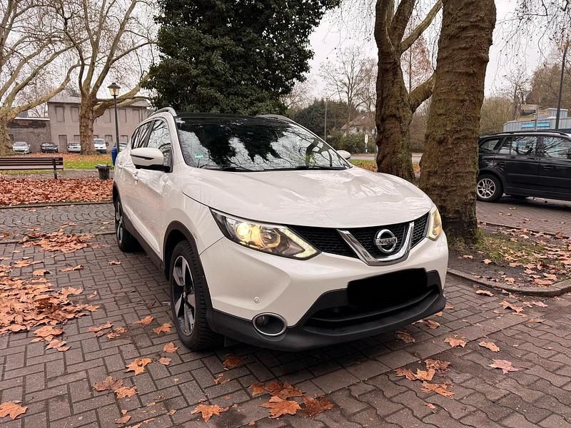 Weiß Gebraucht 2016 Nissan Qashqai SUV | 8.200 € (Superpreis) - Bild 1/4