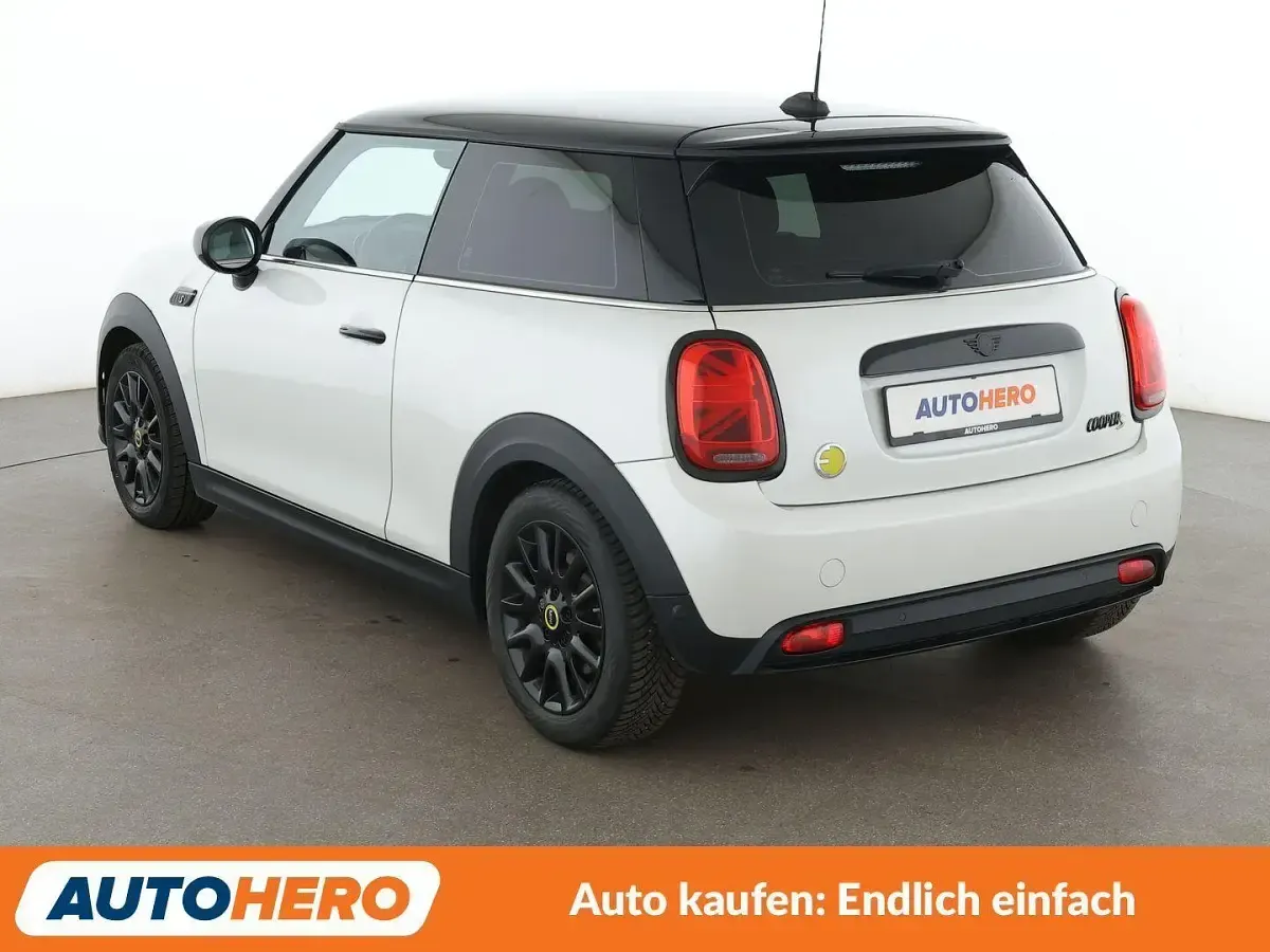 Gebraucht Mini Cooper SE Classic 135 kW (184 PS) 2023 Weiß Kleinwagen