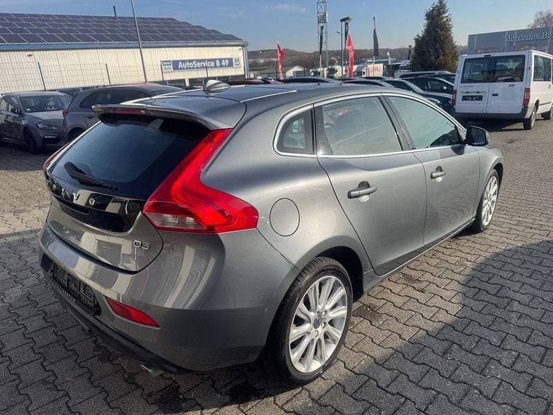 Gebraucht Volvo V40 Momentum 150 PS (110 kW) 2015 Grau Limousine