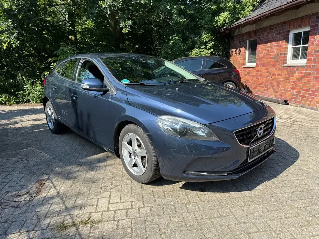 Gebraucht Volvo V40 114 PS (83 kW) 2014 Blau Limousine