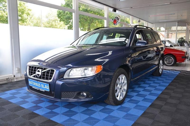 Blau Gebraucht 2012 Volvo V70 Kombi | 13.990 € (Etwas zu teuer) - Bild 1/4