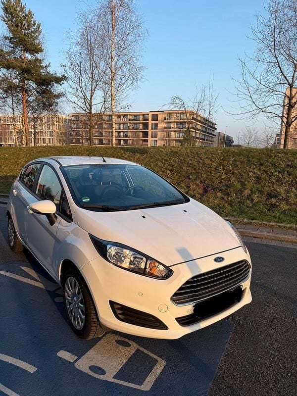 Gebraucht Ford Fiesta Trend 82 PS (60 kW) 2013 Weiß Kleinwagen