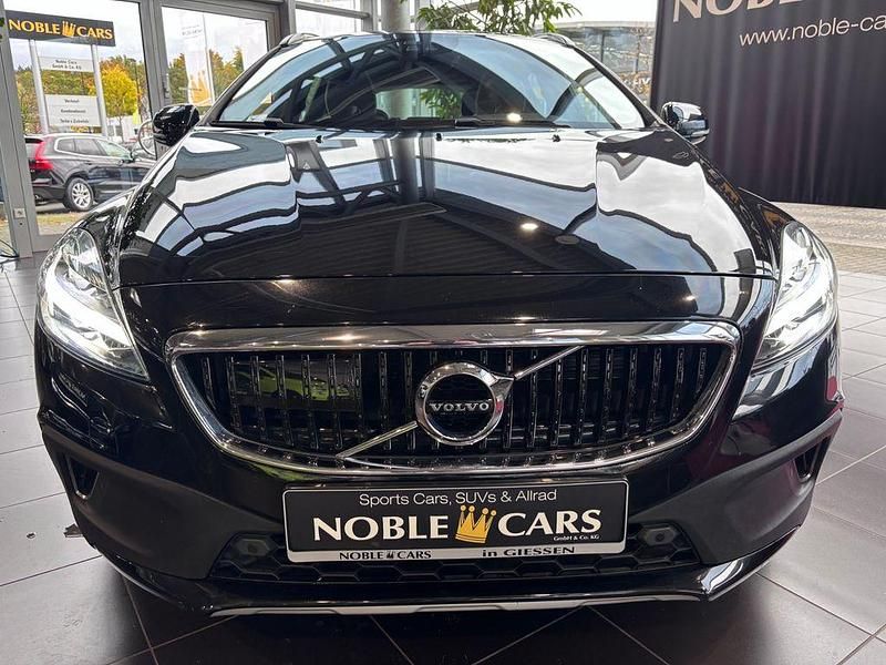 Gebraucht Volvo V40 Momentum 152 PS (111 kW) 2018 Schwarz SUV