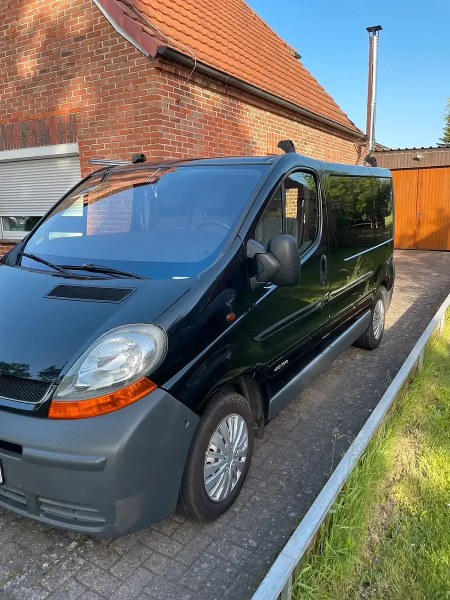 Gebraucht Renault Traffic 100 PS (73 kW) 2004 Schwarz Van / Kleinbus
