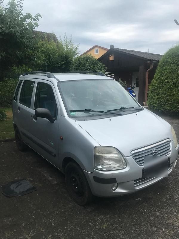 Silber Gebraucht 2001 Suzuki Wagon R+ Kombi | 1.550 € (Fairer Preis) - Bild 1/4