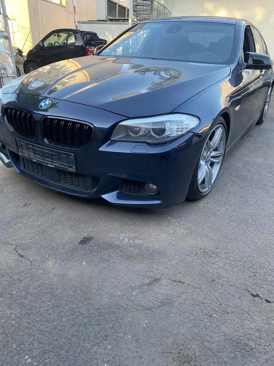 Gebraucht BMW 550 408 PS (300 kW) 2011 Blau Limousine