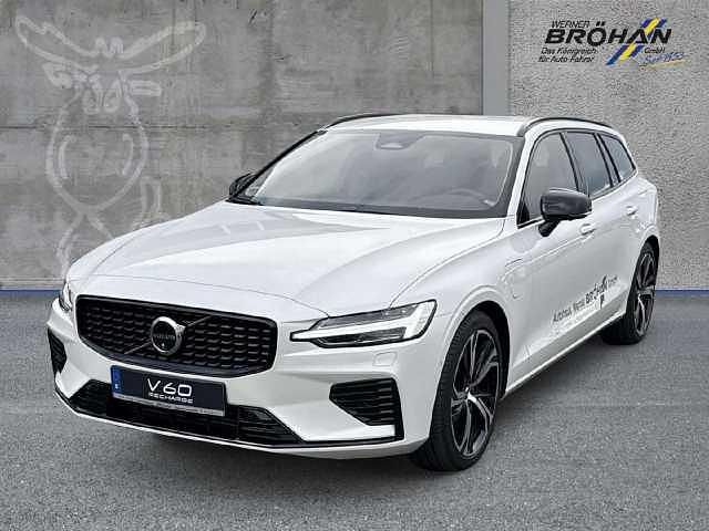 Gebraucht Volvo V60 Plus 455 PS (334 kW) 2025 Crystal white pearl / metallic Kombi