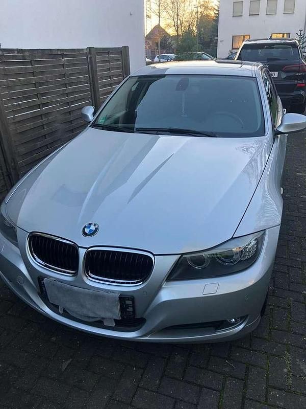 Gebraucht BMW 320 170 PS (125 kW) 2009 Silber Limousine
