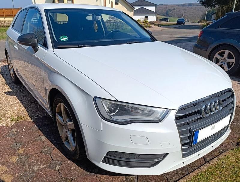 Gebraucht Audi A3 Sport 110 PS (80 kW) 2014 Weiß Limousine