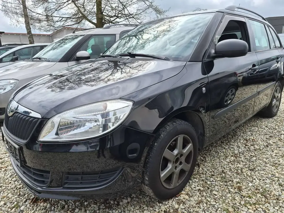 Gebraucht Skoda Fabia Special 69 PS (50 kW) 2011 Schwarzmagic perleffekt Kombi
