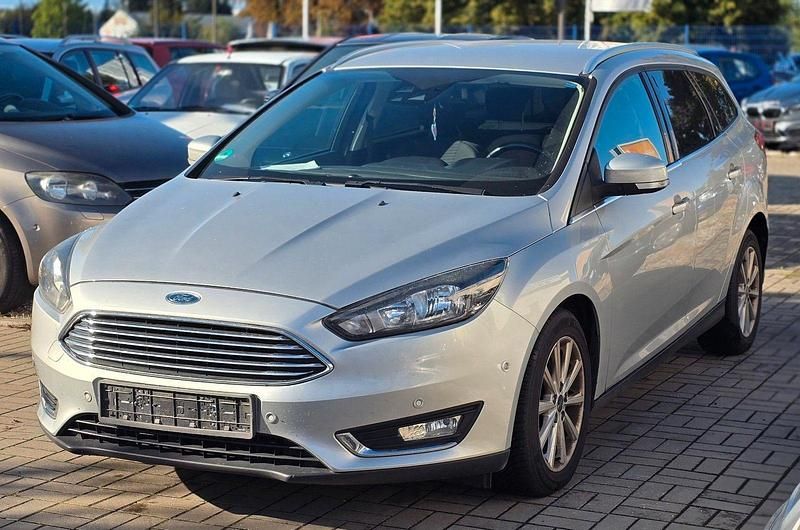 Silber Gebraucht 2016 Ford Focus Titanium Kombi | 3.990 € (Superpreis) - Bild 1/4