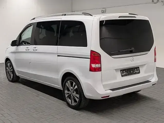 Gebraucht Mercedes V250 190 PS (139 kW) 2018 Bergkristallweißmet. Van / Kleinbus