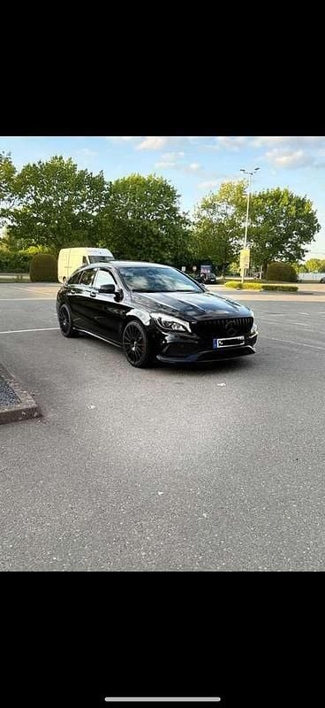 Schwarz Gebraucht 2018 Mercedes CLA250 Shooting Brake Kombi | 19.000 € (Fairer Preis) - Bild 1/4