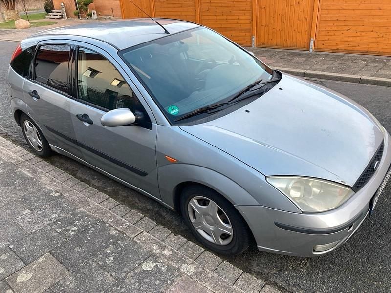 Gebraucht Ford Focus 114 PS (83 kW) 2002 Silber Kleinwagen