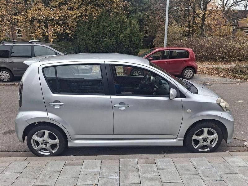 Grau Gebraucht 2006 Daihatsu Sirion Kleinwagen | 1.600 € (Guter Preis) - Bild 1/4