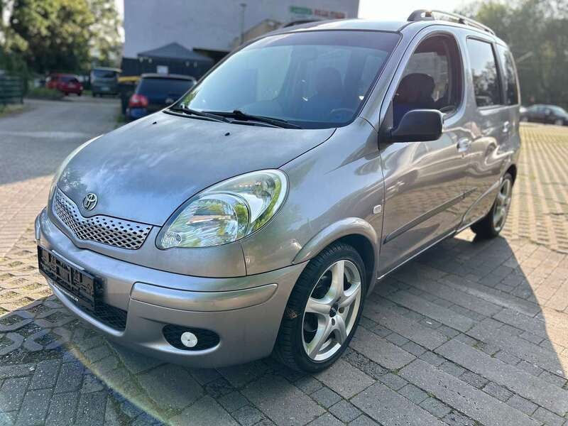 Grey metallic Gebraucht 2005 Toyota Yaris Verso Sol Van / Kleinbus | 4.990 € (Fairer Preis) - Bild 1/4
