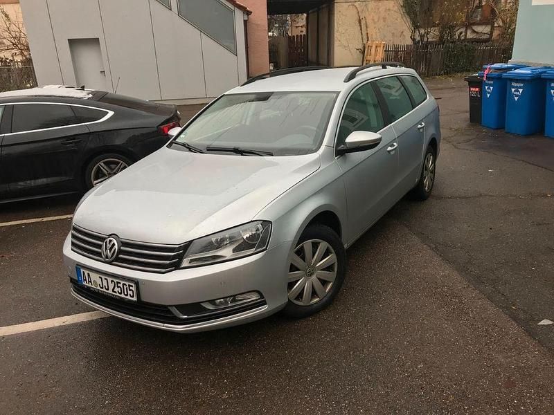 Silber Gebraucht 2012 VW Passat Trendline Kombi | 3.800 € (Superpreis) - Bild 1/4