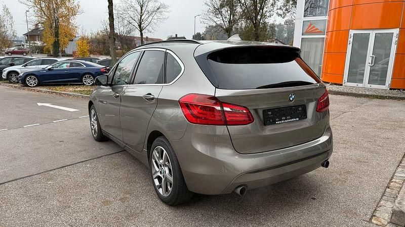 Gebraucht BMW 220 Sport Line 190 PS (139 kW) 2015 Silber Van / Kleinbus