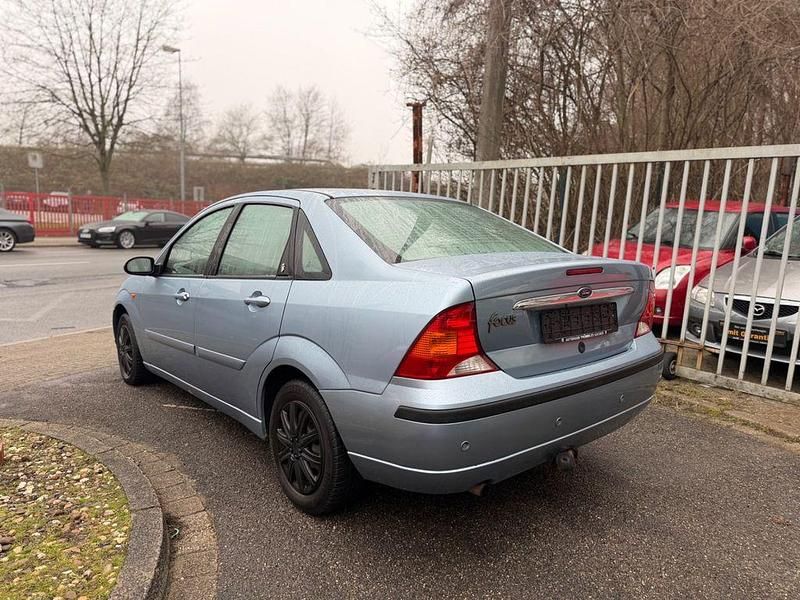 Gebraucht Ford Focus Ghia 101 PS (74 kW) 2004 Blau Limousine