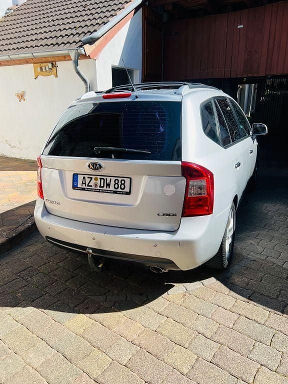 Gebraucht Kia Carens 140 PS (102 kW) 2007 Silber Van / Kleinbus