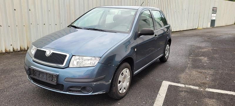 Grau Gebraucht 2006 Skoda Fabia Limousine | 799 € (Superpreis) - Bild 1/4