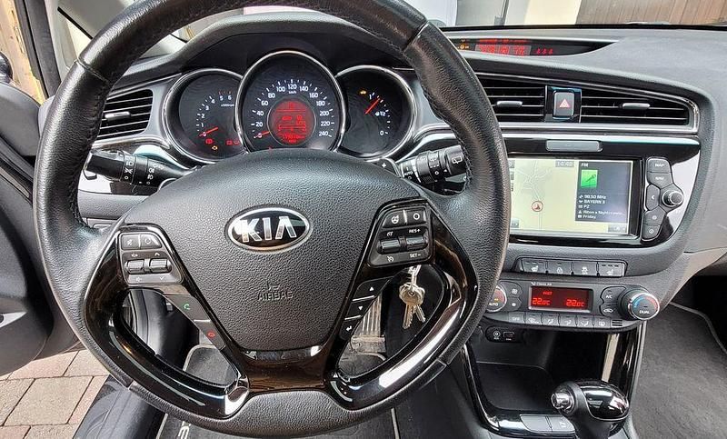 Gebraucht Kia Ceed Spirit 136 PS (100 kW) 2016 Schwarz Kleinwagen