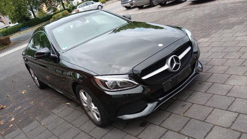 Schwarz/baltic black Gebraucht 2017 Mercedes C180 Coupé | 21.900 € (Fairer Preis) - Bild 1/4